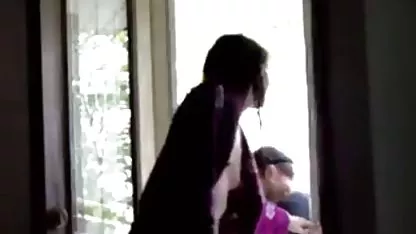 Двама професори изсмукаха seks klipcheta черен пишка през дупка в стената