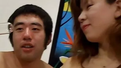 Кукла с плоски гърди в чорапи разпери краката си пред секс порно филми мъж