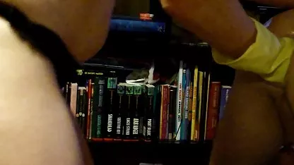 Две лели се предадоха на активен ученик в аудитория секс филмчета