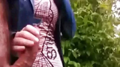 Момичето се съблича преди включването sex klipcheta на уеб камерата