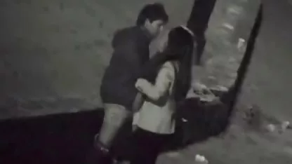 Мацки в секс и порно филми корсет и чорапи доминират над момичето в зимната гора