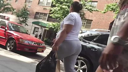 Възрастната кукла мастурбира в уеб камера sex klipcheta с различни секс играчки