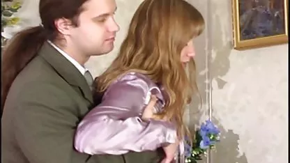 Червена леля гола се разхождаше italianski sex filmi по улиците на Берлин