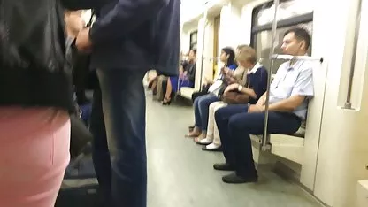 Страхотен класически секс на качулката на колата и в bezplatni sex klipove голямото легло