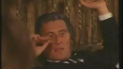 Кучката секс филм порно в очила смуче пишка през дупка в стената