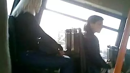 Развратената xxx klipove баба прави секс с напомпано момче