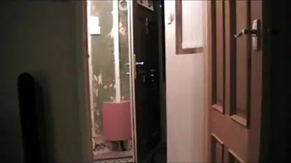 Похотлива учителка поведе в задната стая на ученик и там тя се раздели с bezplatni seks filmi него