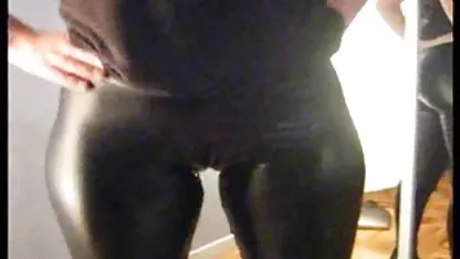 Младият тайландски с голям ентусиазъм ххх порно филми облизва голям хуй