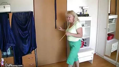 Красивото бразилско маце italianski sex filmi се радва на кунилингус от черен жребец