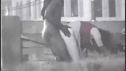 Голи обувки се вкопчват в богат човек секс филми видео