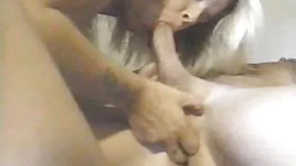 Богата кучка besplatno gledane na seks от Русия гали шапката си в джакузито