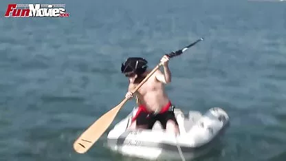 Busty курва с голям секс филми безплатно задник показва прелести насаме