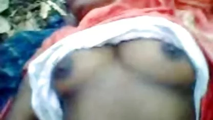 Руска мацка гали крака с секс филми за възрастни любител на пишка