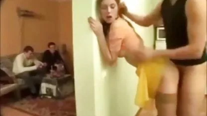 Майката учи глупава дъщеря на секс филми видео добър секс