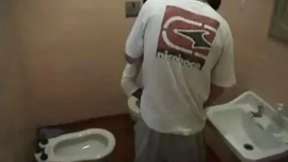 Джулия показва нови порно филми устата си задник