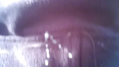 Черна кучка, смучена от бял романтични секс филми човек и го чука