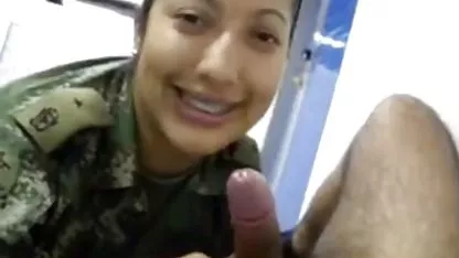 Мацката с голям задник и космати путка беше filmi za sex здраво прецакана в анален