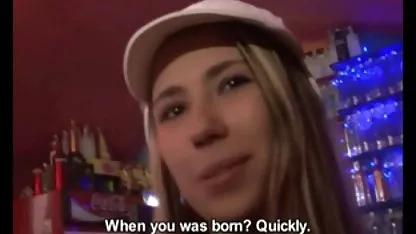 Секси любовница, облечена в латекс, реши да се подиграе с роб чешки порно филми