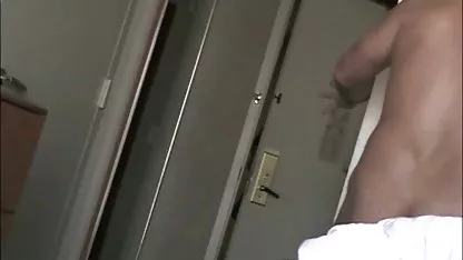 Не гримьорка се прецаква силно и след това изпива секс филми за възрастни цялата сперма