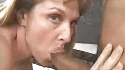 Гол турист порно и секс филми с красиви гърди разглежда забележителностите на града