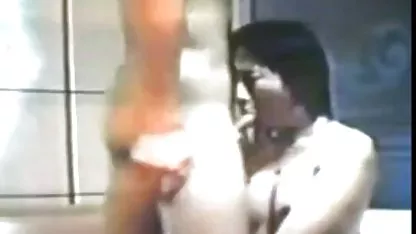 Младите двойки правят секс в увеселителен анален секс филм парк