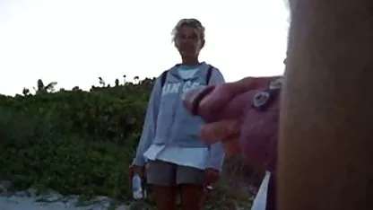 Германската курва е твърда секс видео филми във всички пукнатини в кабриолет
