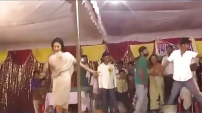 Мъж направил романтичен секс с дребна xxx klipove приятелка край басейна