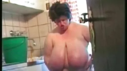 Роски се френски порно филми предаде на две момчета и те я довършиха вътре