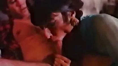 Байкърът сваляше къси панталонки от стройна американка, прецака големия си хуй bezplatni sex klipove